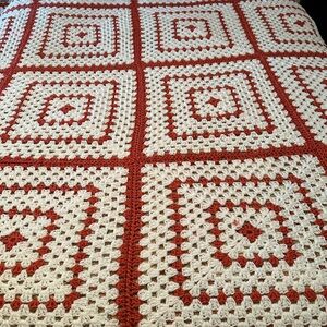 Queen Size White/Rust Trim